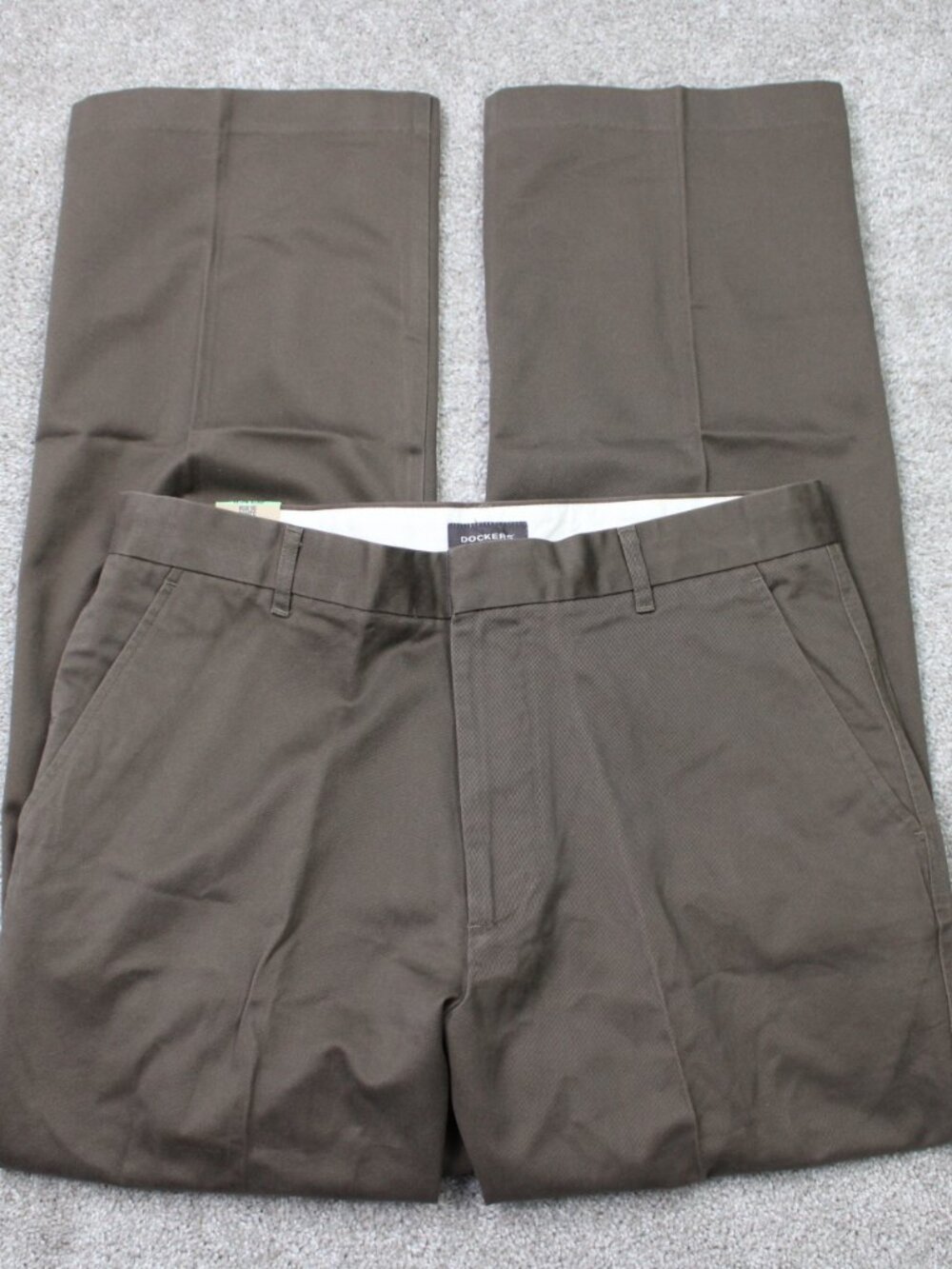 Dockers D3 Pants NWT Mens 34x32 Brown Classic Fit Chino Flat Front 100% Cotton